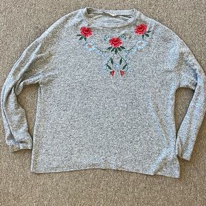 ZARA SWEATER GRAY EMBROIDERED SIZE MEDIUM